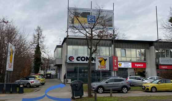 Grundstückseinfahrt zum 2Redline Business Center, entlang der Eschollbrücker Straße, Darmstadt